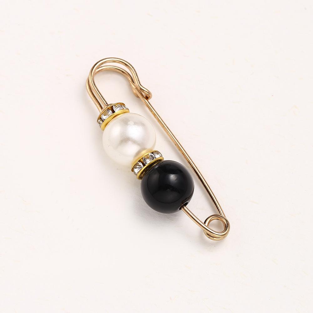 Anti-light Artifact Pearl Waist Pin Fixed Clothes Skirt Waist Circumference Smaller Multi-functional Brooch Waist Buckle
